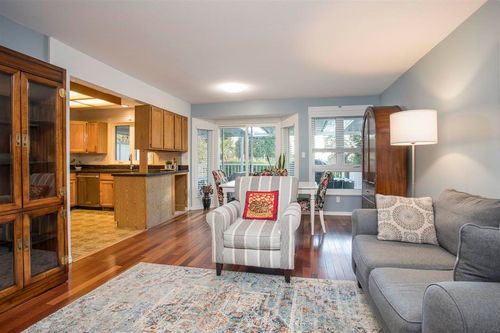 9890 Lyndhurst St, Burnaby, BC, V3J1G1 | Card Image