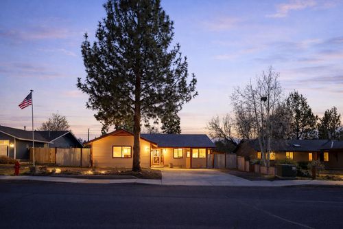 1449 Se Lostine Cir, Bend, OR, 97702-2364 | Card Image