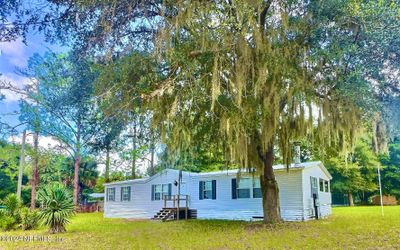 2200 Kin Street, House other with 3 bedrooms, 2 bathrooms and null parking in Interlachen FL | Image 2