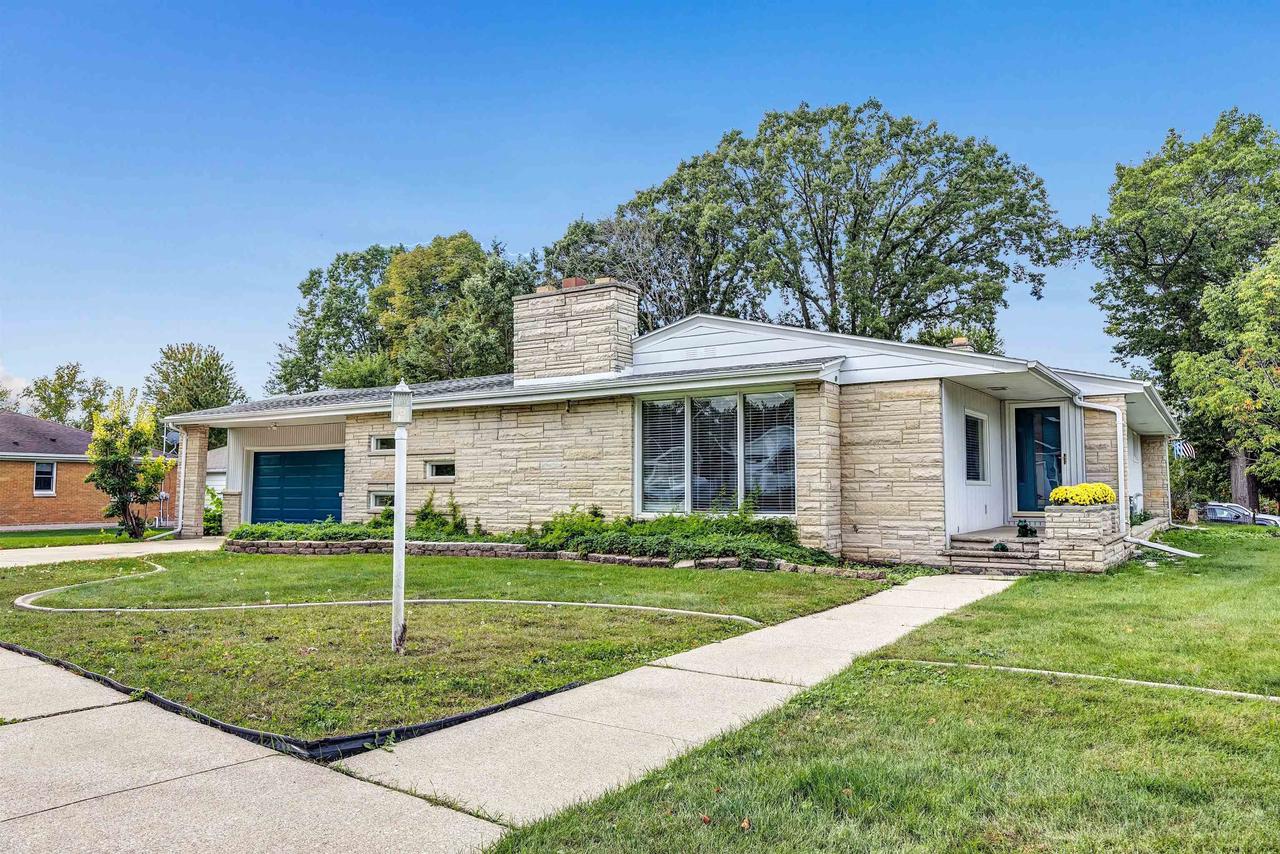 Pine Ter, Green Bay, WI 54303