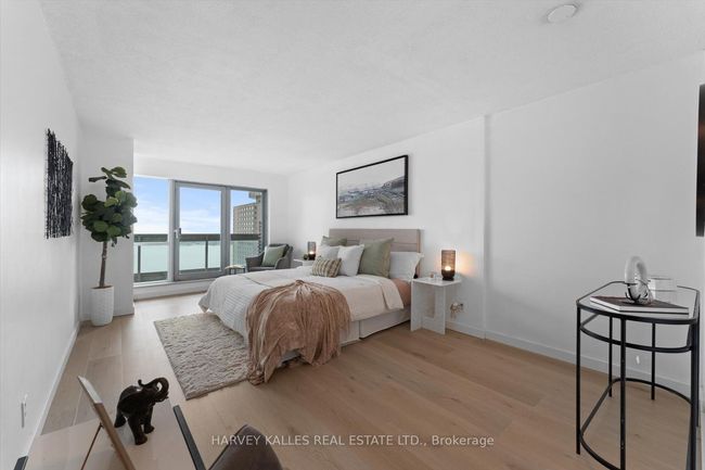 3211 - 10 Yonge St, Condo with 2 bedrooms, 2 bathrooms and null parking in Toronto ON | Image 24