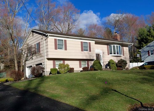 557 Babbling Brook Ln, Valley Cottage, NY, 10989-1503 | Card Image