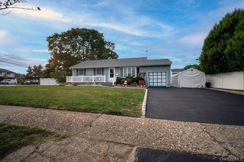 1 Puritan Pl, West Babylon, NY, 11704-6903 | Card Image