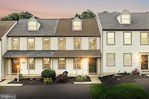 2705 Woodmont Dr, YORK, PA, 17404-7826 | Card Image
