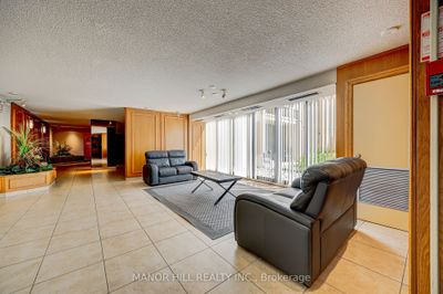 523 - 1300 Marlborough Crt, Condo with 3 bedrooms, 2 bathrooms and 1 parking in Oakville ON | Image 3