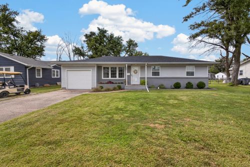807 S Rollins St, CENTRALIA, MO, 65240-1643 | Card Image