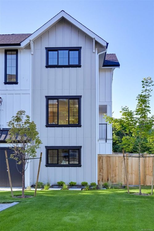 1-2268 Bowker Ave, Victoria, BC, V8R2E4 | Card Image