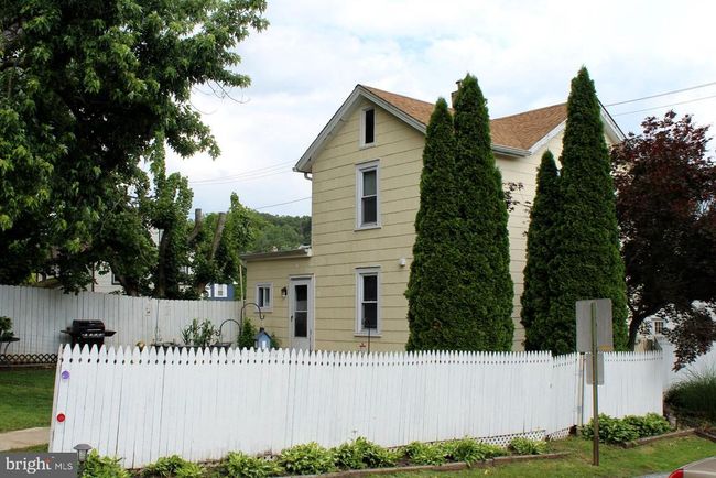 301 E 3 Rd St, House other with 3 bedrooms, 1 bathrooms and null parking in AVONDALE PA | Image 4