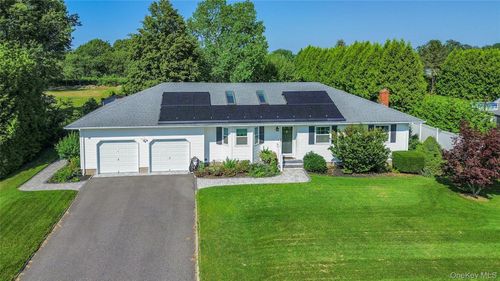 124 Donna Dr, Baiting Hollow, NY, 11933-1342 | Card Image