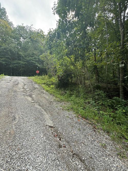 1 Buck Creek Cir, Somerset, KY, 42501-4007 | Card Image