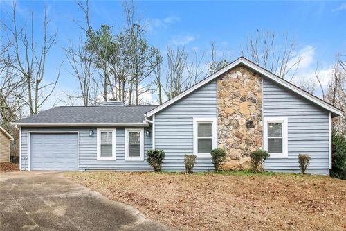 1050 Chapman Cir, Stone Mountain, GA, 30088-2558 | Card Image