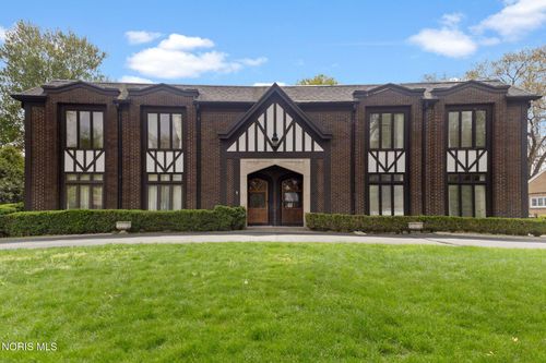 east-3905 Hillandale Road, Ottawa Hills, OH, 43606 | Card Image