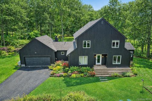 16 Oxford Springs Rd, Chester, NY, 10918-4223 | Card Image