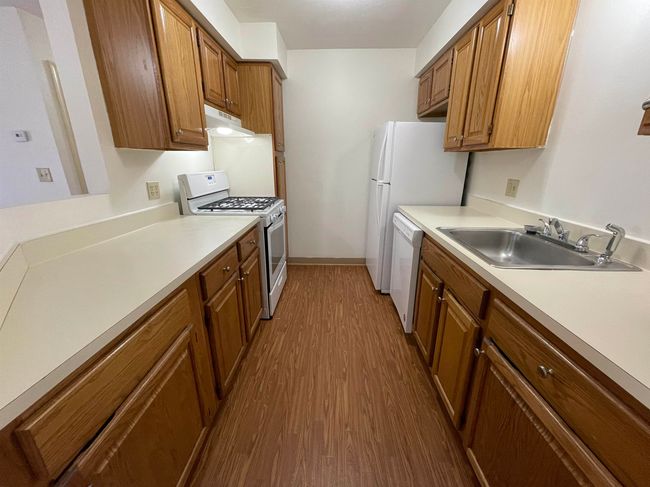 APT-302 - 7 Railroad Ave, Condo with 2 bedrooms, 1 bathrooms and null parking in Derry NH | Image 9