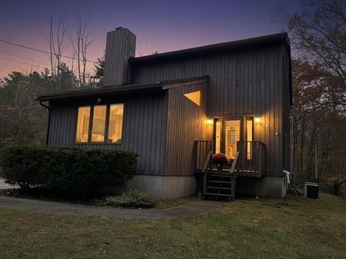 16 Garland Ave, Pittsfield, MA, 01201-2724 | Card Image