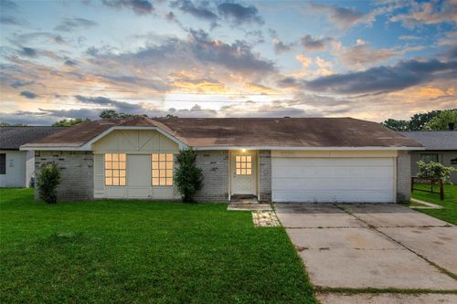 8326 Sorrel Dr, Houston, TX, 77064-8211 | Card Image