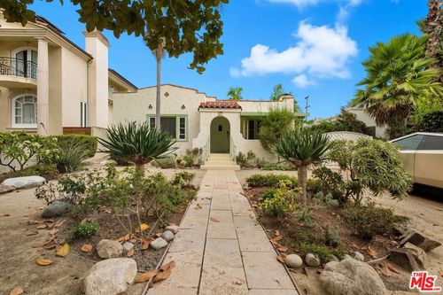 427 11th St, Santa Monica, CA, 90402-2033 | Card Image