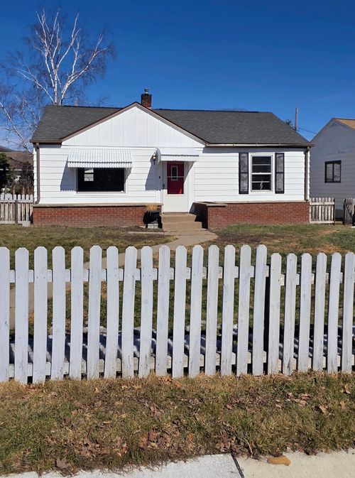 4022 Stuntz Dr, Hibbing, MN, 55746-3120 | Card Image