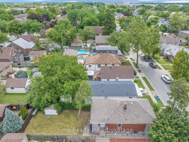 1662 Cadillac St, House other with 5 bedrooms, 3 bathrooms and null parking in Windsor ON | Image 5
