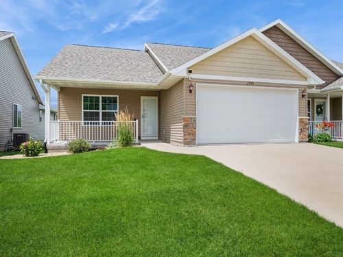 7599 Summerset Ave Ne, Cedar Rapids, IA, 52402-2347 | Card Image