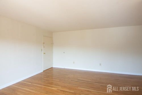 b-9 Koster Blvd, Edison, NJ, 08837-4318 | Card Image