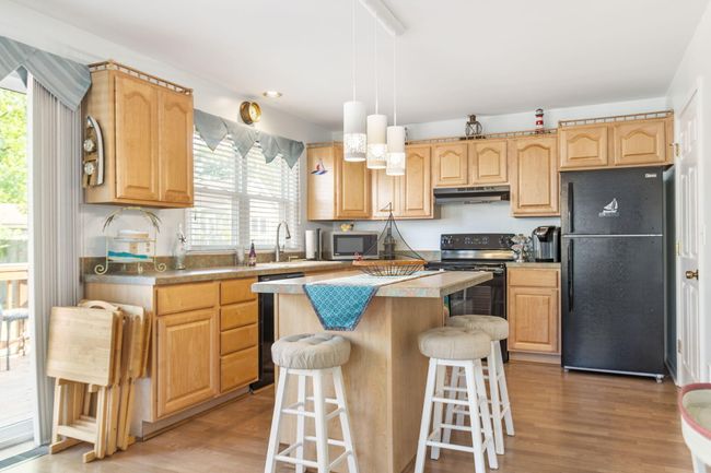UNIT-23 - 7370 N Shore Dr, Condo with 2 bedrooms, 2 bathrooms and null parking in South Haven MI | Image 17