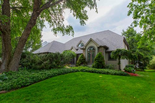 15789 Clarendon Hills Dr, Granger, IN, 46530-7804 | Card Image