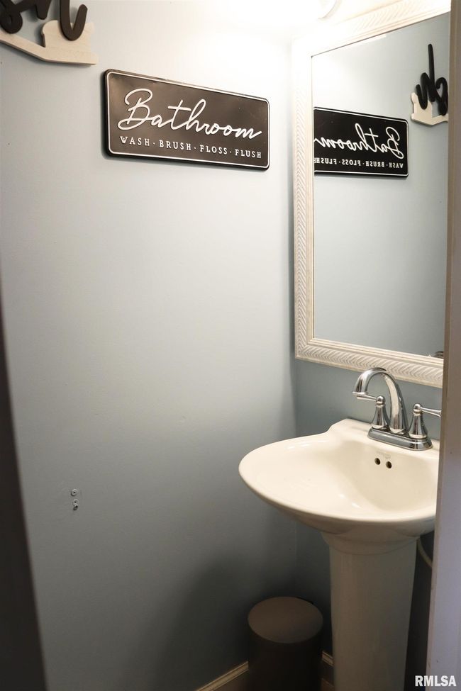 558 E Prospect St, House other with 3 bedrooms, 3 bathrooms and null parking in Farmington IL | Image 31