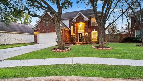 17927 Scenic Oaks Dr, Richmond, TX, 77407-8585 | Card Image