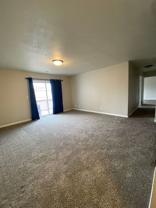 3 27th St, Spirit Lake, IA, 51360-1875 | Card Image