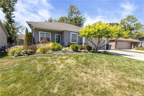 12526 Hedge Ct, Olathe, KS, 66061-9241 | Card Image