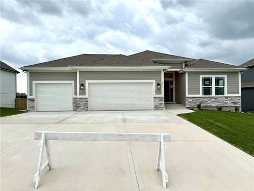1015 Poplar Ln, Liberty, MO, 64068-4362 | Card Image