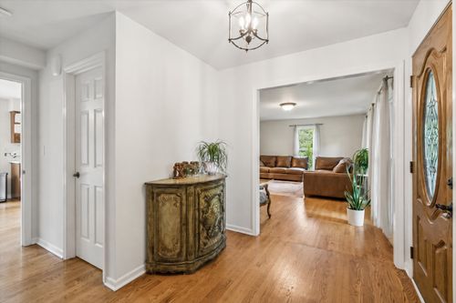250 Wilshire Rd, Lake Forest, IL, 60045-3882 | Card Image