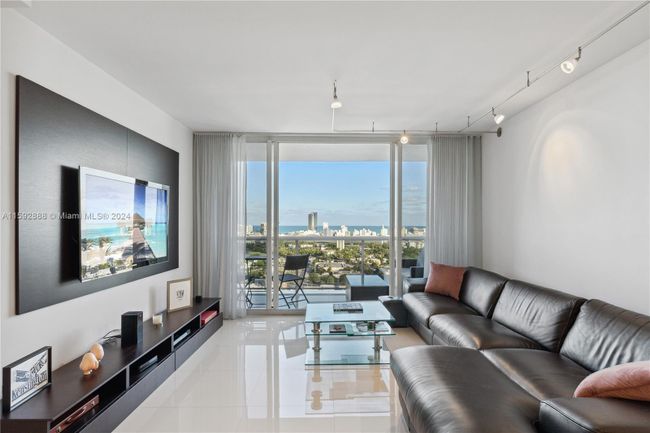 2409 - 1800 Sunset Harbour Dr, Condo with 1 bedrooms, 1 bathrooms and null parking in Miami Beach FL | Image 1