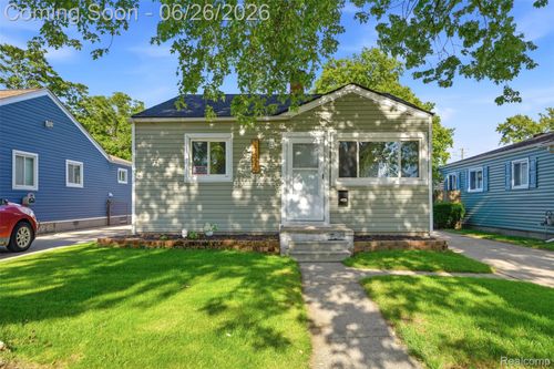 27320 Delton St, Madison Heights, MI, 48071-3318 | Card Image