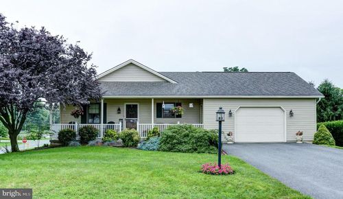 111 Sanjo Dr, GRANTVILLE, PA, 17028-8682 | Card Image