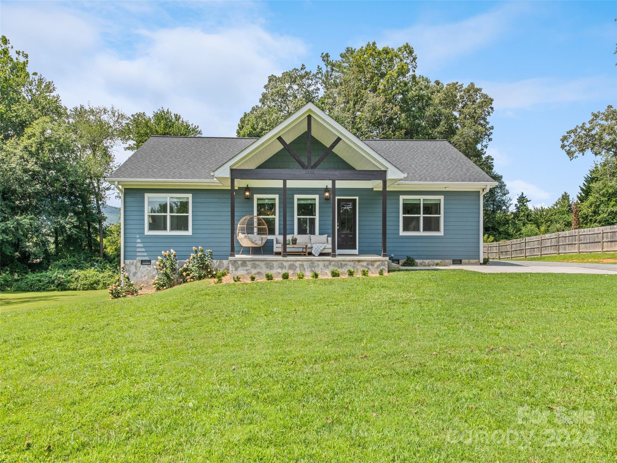 Howard Gap Rd, Hendersonville, NC 28792