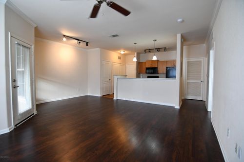 206-8290 Gate Pkwy W, JACKSONVILLE, FL, 32216-3624 | Card Image