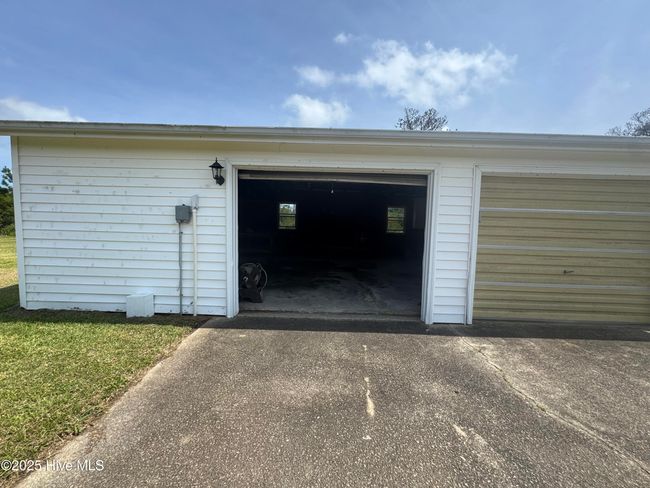large two car garage | Image 55