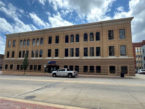 123 5th St Se, Cedar Rapids, IA, 52401-4700 | Card Image
