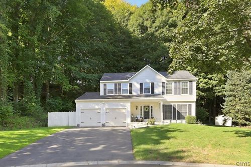 2 Chaucer Cir, Lysander, NY, 13027-8253 | Card Image