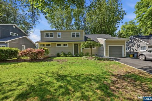 455 Hoffman Ave, New Milford, NJ, 07646-1413 | Card Image