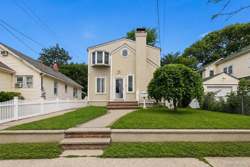 77 Driving Park Ave, Lynbrook, NY, 11563-1934 | Card Image