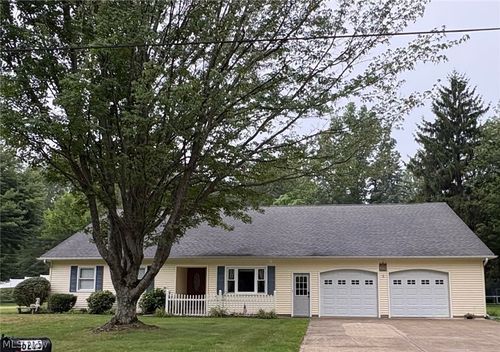 6215 Robinhood Lane, Ashtabula, OH, 44004 | Card Image