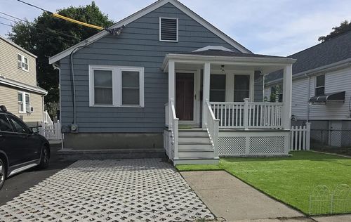 94 Hull St, Belmont, MA, 02478-4712 | Card Image