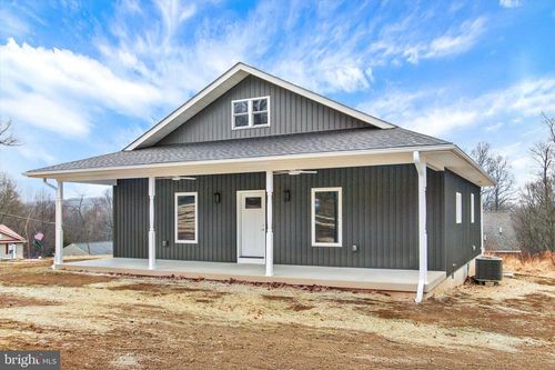 2 Pecan Trl, FAIRFIELD, PA, 17320-8496 | Card Image