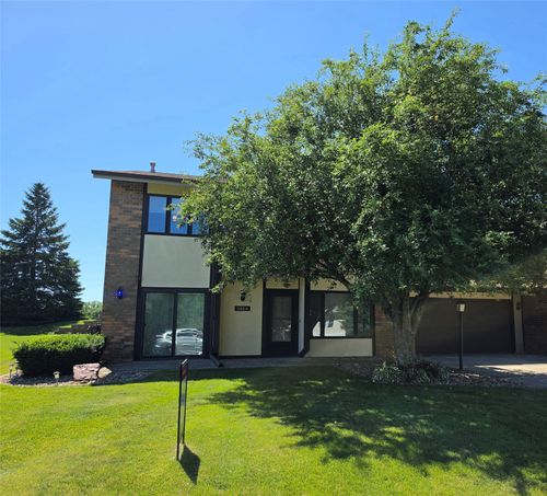 a-1140 Cherry Hills Dr, Newton, IA, 50208-4301 | Card Image
