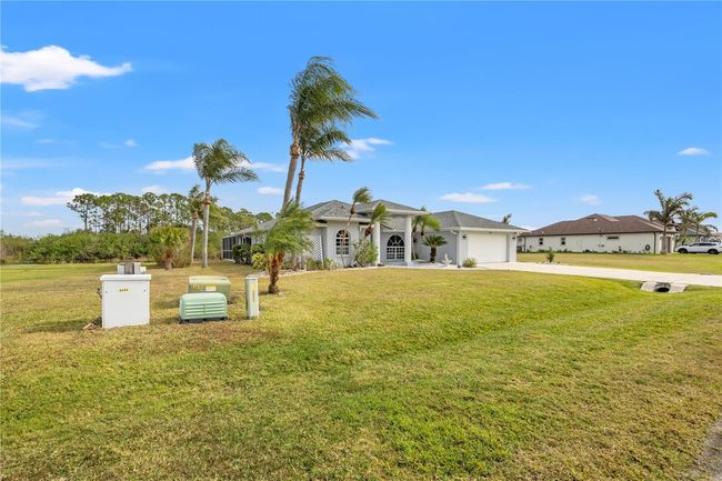 12950 Sw Pembroke Cir S, House other with 3 bedrooms, 2 bathrooms and null parking in LAKE SUZY FL | Image 47