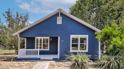 917 W 4th St, Taylor, TX, 76574-2819 | Card Image