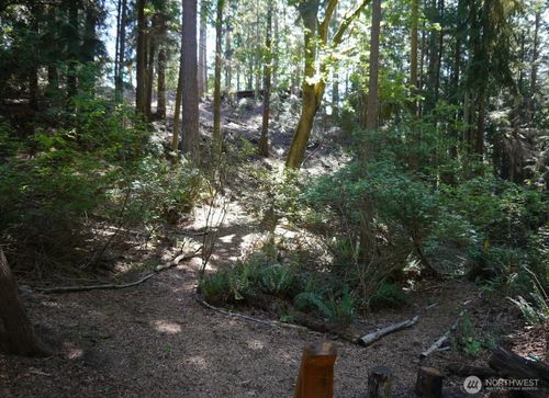 8042 Island Ct, Clinton, WA, 98236-9221 | Card Image